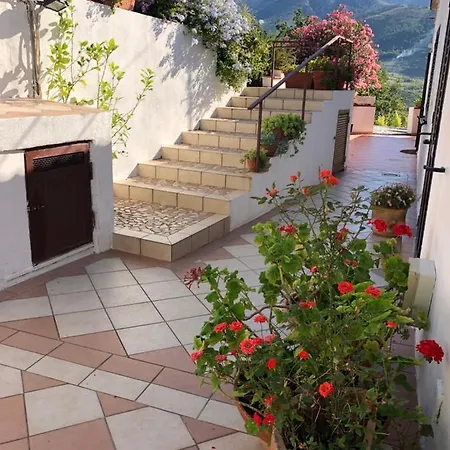 La Maison Fleurie Alojamento de Acomodação e Pequeno-almoço 4*