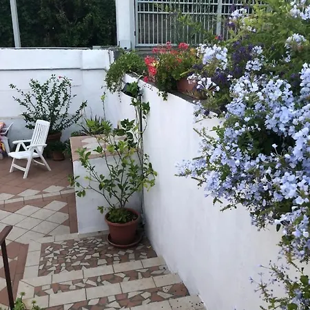 La Maison Fleurie 住宿加早餐酒店 4*